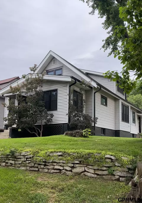702 Hickory St, Omaha, NE 68108
