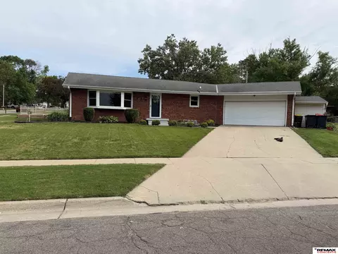 631 Capitol Beach Blvd, Lincoln, NE 68528