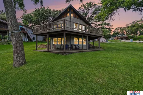 8827 Verdon Cir, Plattsmouth, NE 68048