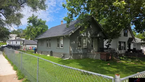 3302 N 41 St, Omaha, NE 68111