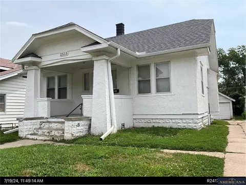 2513 N 49 St, Omaha, NE 68104