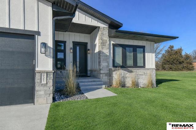 921 S 88th St, Lincoln, NE 68520