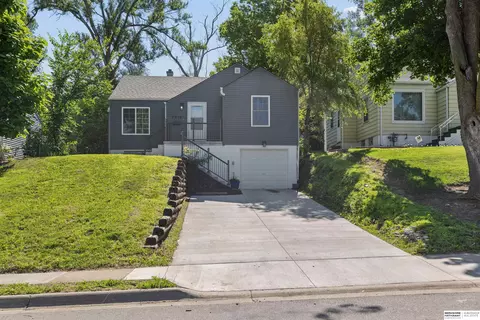 7019 N 33rd St, Omaha, NE 68112