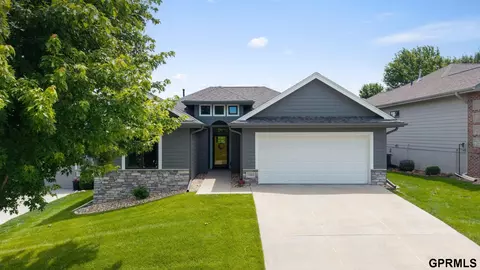 15463 Ogden Cir, Omaha, NE 68116