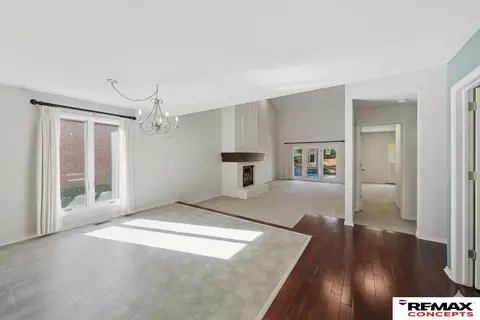 1901 Greenbriar Ln, Lincoln, NE 68506