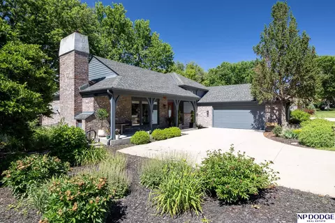 6720 Rexford Dr, Lincoln, NE 68506