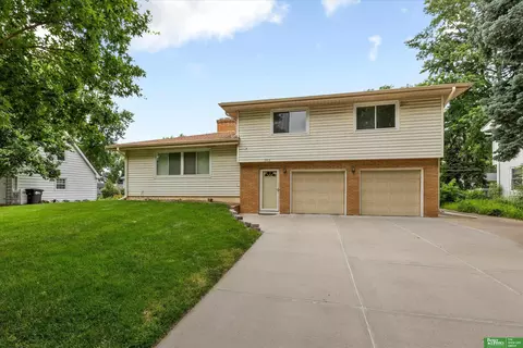 3612 S 106th St, Omaha, NE 68124