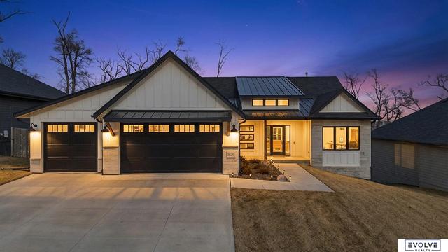 18128 Gretchen Ave, Elkhorn, NE 68022