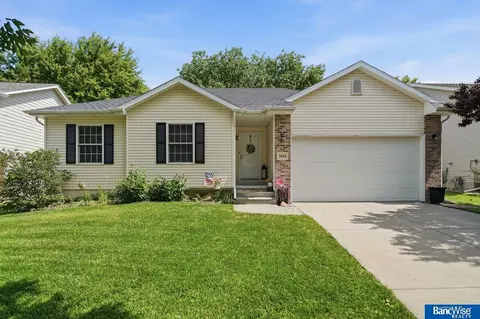 5626 NW 11th Cir, Lincoln, NE 68521