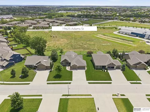 19625 Adams St, Omaha, NE 68135