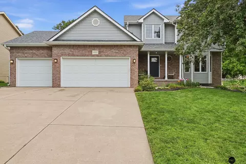 6824 S 51st St, Lincoln, NE 68516