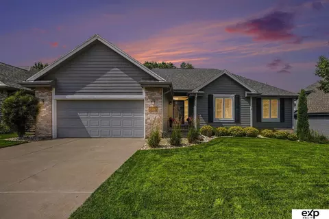 13510 Hillsborough Dr, Omaha, NE 68164