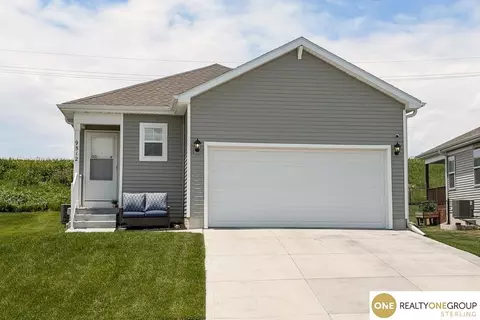 9512 Reynolds St, Omaha, NE 68122