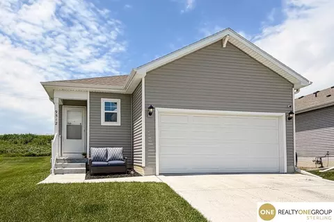 9512 Reynolds St, Omaha, NE 68122
