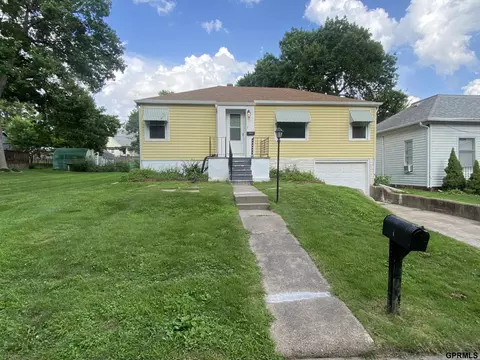 2212 Crook St, Falls City, NE 68355