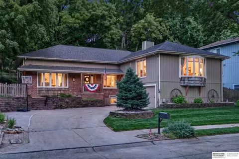 409 Greenbriar Ct, Bellevue, NE 68005