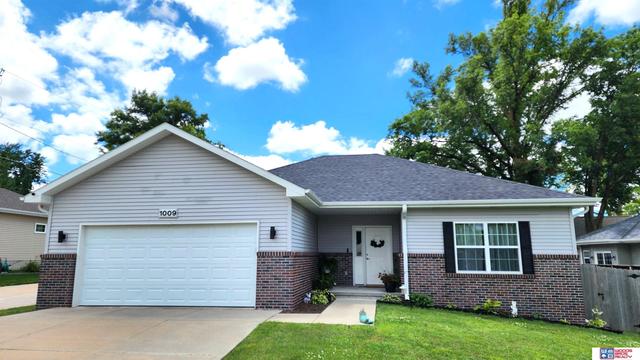 1009 Arthur St, Beatrice, NE 68310