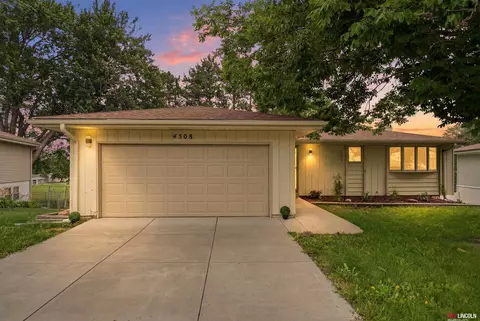 4508 Hallcliffe Rd, Lincoln, NE 68516