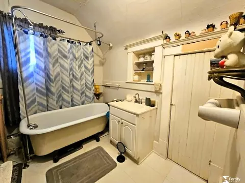Bath - 202 E Murray St, Shickley, NE 68436 photo 5 of 7