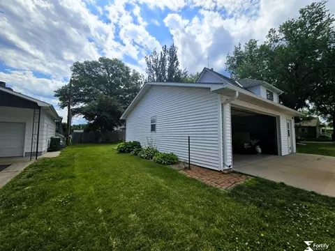 Exterior - 202 E Murray St, Shickley, NE 68436 photo 4 of 6