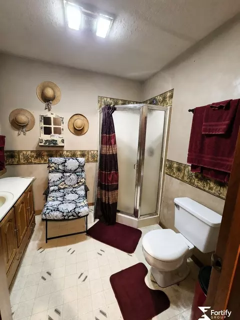 Bath - 202 E Murray St, Shickley, NE 68436 photo 3 of 7