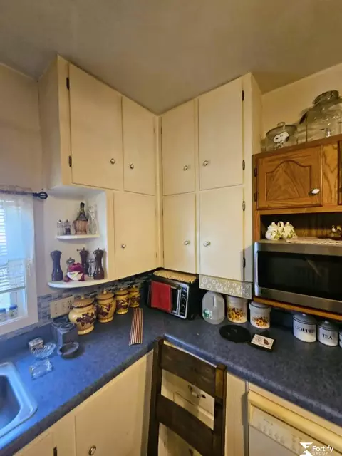 Kitchen - 202 E Murray St, Shickley, NE 68436 photo 6 of 8
