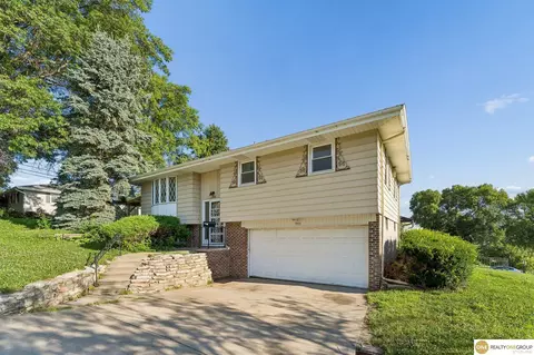 7804 Seymour St, Ralston, NE 68127