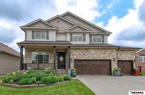 6900 Lacroix Dr, Lincoln, NE 68526