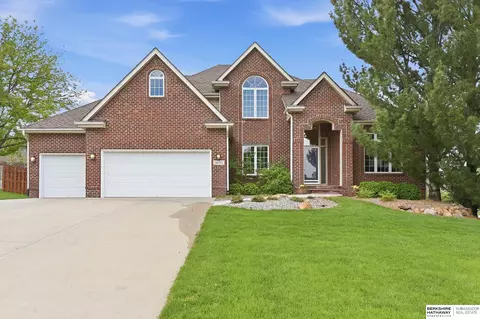 16173 Bedford Ave, Omaha, NE 68116