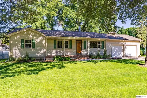 2222 S 88th St, Omaha, NE 68124