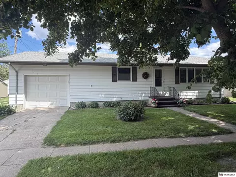 109 N 11th St, Tekamah, NE 68061