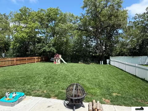 941 Scotts Creek Ct, Hickman, NE 68372