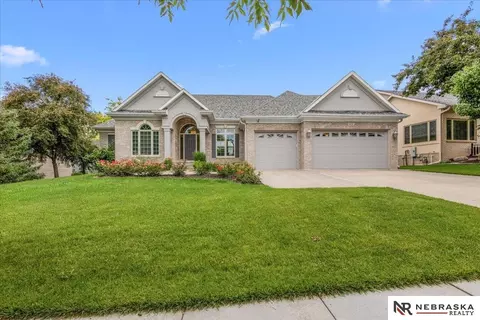 9030 Whispering Wind Rd, Lincoln, NE 68512