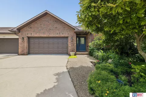 740 Lancashire Ct, Lincoln, NE 68510