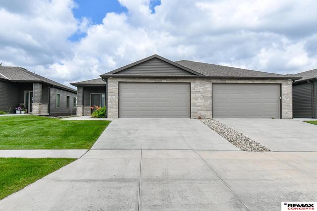 303 Half Moon Dr, Lincoln, NE 68527