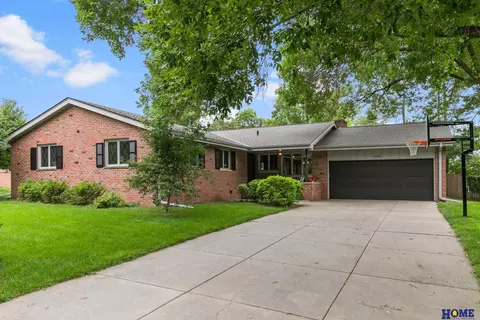 6315 Sumner St, Lincoln, NE 68506