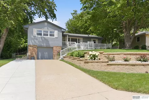 8526 Pinkney St, Omaha, NE 68134
