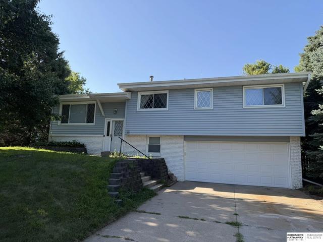 7507 Newport Ave, Omaha, NE 68122