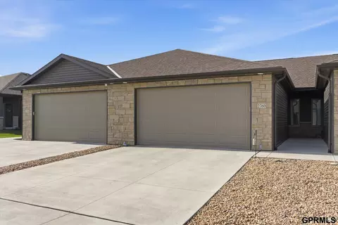 2760 Sheila Ln, Lincoln, NE 68516