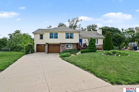1005 Dogwood Cir, Bellevue, NE 68005