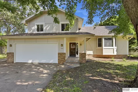 504 Winchester Cir, Papillion, NE 68046