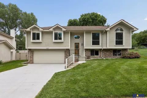 14527 Charles St, Omaha, NE 68154