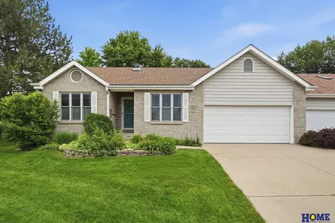 6940 Summerset Cir, Lincoln, NE 68516