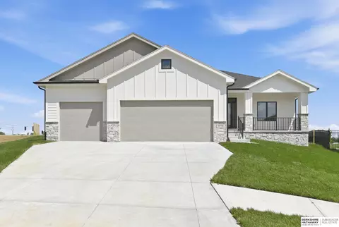 16718 Mormon St, Bennington, NE 68007