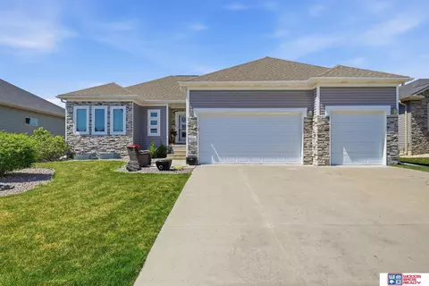 1121 N 97th St, Lincoln, NE 68505