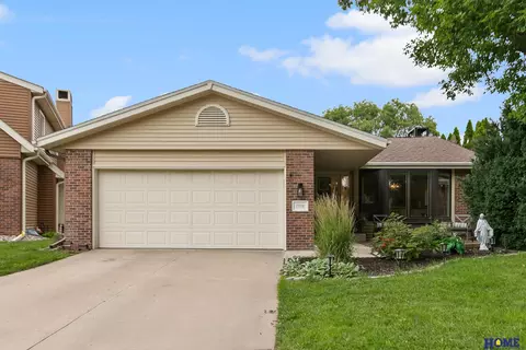 7206 Shamrock Ct, Lincoln, NE 68506