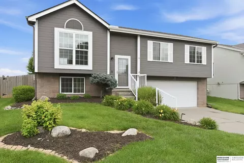 17354 Ruggles St, Omaha, NE 68116