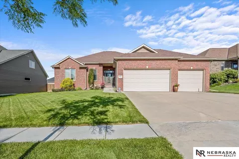 9423 S 28th St, Lincoln, NE 68516