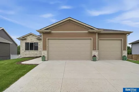 9221 Blacksmith Rd, Lincoln, NE 68507