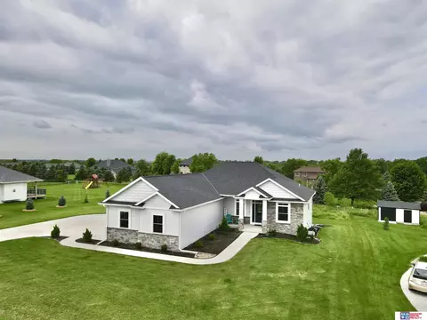 117 Goldenrod Ln, Seward, NE 68434